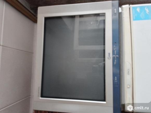 Телевизор кинескопный цв.. Фото 2.