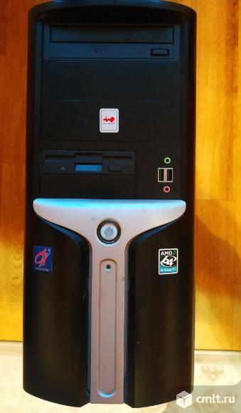 Компьютер без монитора. Фото 1.