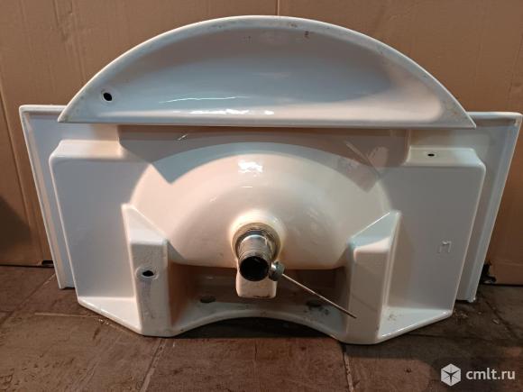 Умывальник керамический из новой квартиры.. Фото 3.