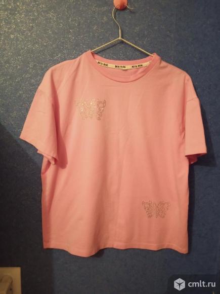 Розовая футболка. Фото 1.