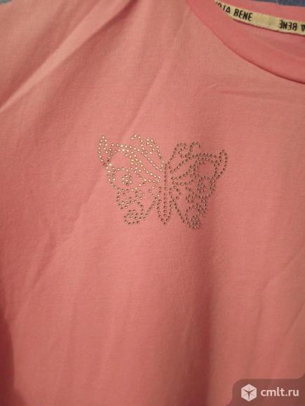 Розовая футболка. Фото 2.