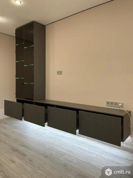 Ультрасовременная подвесная ТВ-зона с подсветкой в стиле минимализм.. Фото 2.