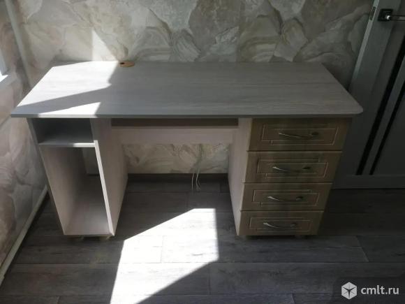 Письменный стол
