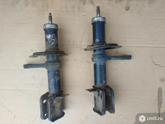 Стойки передние ВАЗ 2108-2115. Фото 1.