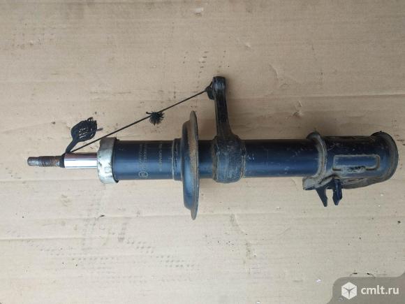 Стойка передняя ВАЗ 2108-2115. Фото 1.