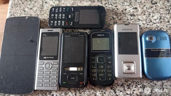 Смартфон Samsung J600E. Фото 1.