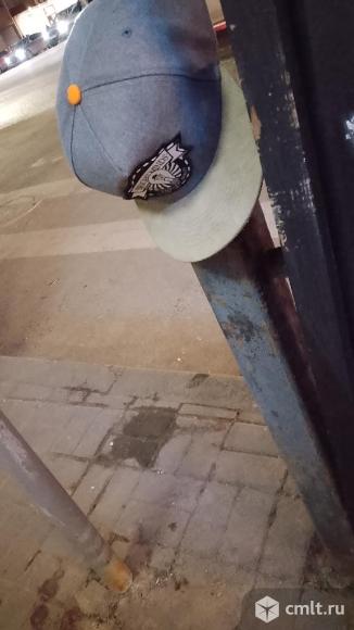 Находка бейсболки. Фото 1.