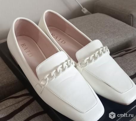 Туфли женские,новые,на небольшом каблучке,на узкую ногу.. Фото 1.