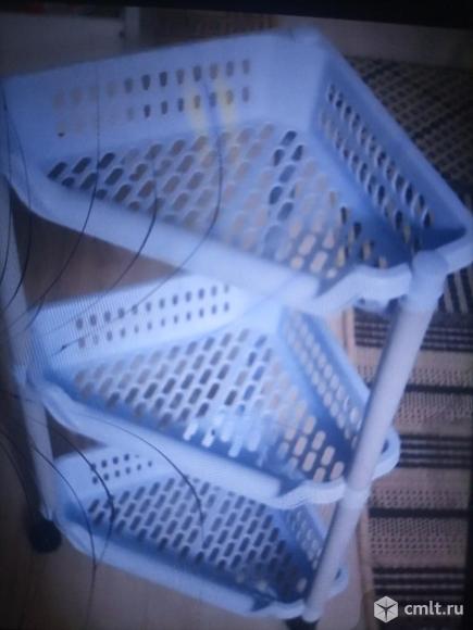 Пластиковая этажерка. Фото 1.