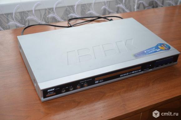 Видеоаудиопроигрыватель DVD плеер BBK DK 1004S с караоке. Фото 1.