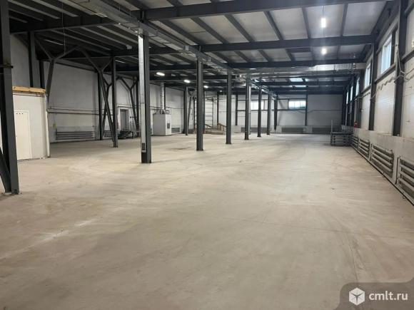 Сдам теплый склад 1006 м2 на первой линии Северного шоссе. Фото 1.
