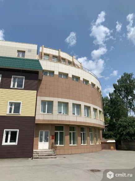 Продается административное здание университета. Фото 1.