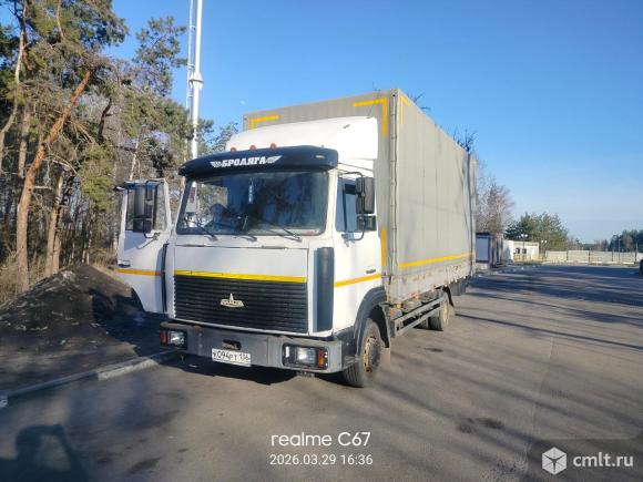 Водитель с личным грузовым авто. Фото 1.