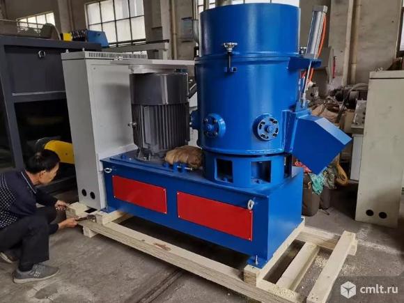 Агломератор для переработки пленки и тонкостенного пластика. Фото 1.