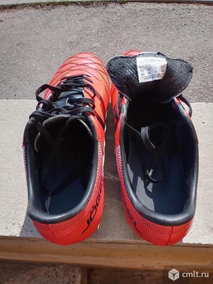 Футбольные бутсы 40 размер с шипами. Фото 5.