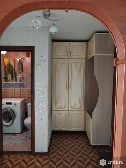 Сдаётся 1 комнатная квартира, мебель, бытовая техника. В центре, рядом больница, школа, магазины.. Фото 1.