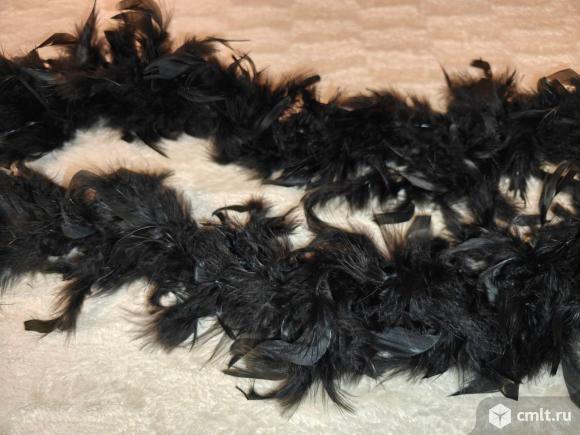 Боа, шляпка с вуалью, перчатки длинные. Фото 4.