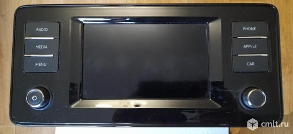 Продаю штатную магнитолу volkswagen polo 6 liftback оригинал. Фото 1.