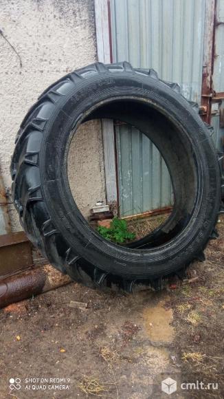 Баллон от трактора ( заднего колеса). Фото 1.
