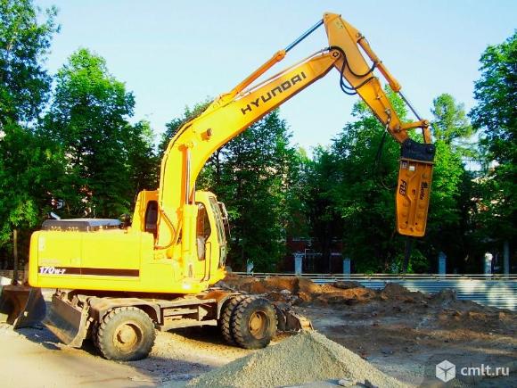 Услуга колесного экскаватора с гидромолотом. Фото 1.