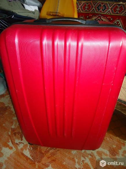 Чемодан дорожный на колесах. Фото 3.