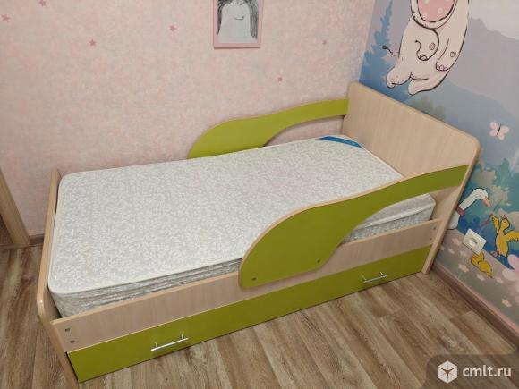 Кровать 165х88 см + матрац + наматрасник. Фото 1.