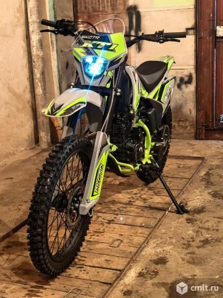 Кроссовый мотоцикл эндуро. Фото 1.