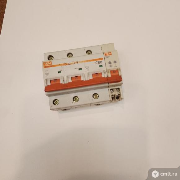 Автоматический выключатель. Фото 1.