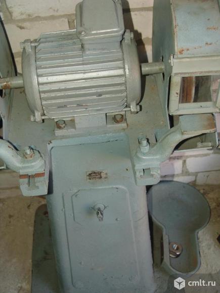 Мощный точильный станок. Фото 1.