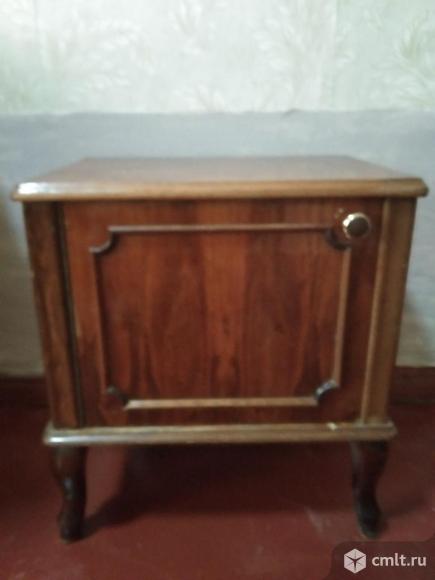 Прикроватная тумбочка из натурального дерева. Фото 1.