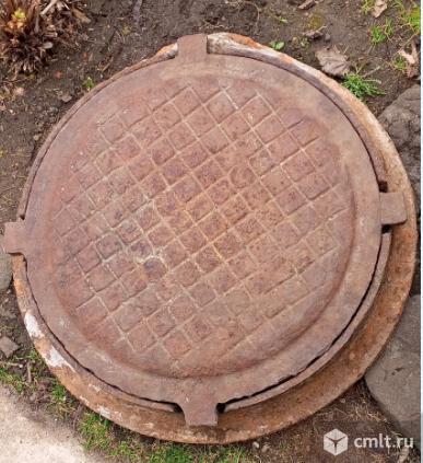 Люк чугунный в сборе б/у. Фото 1.