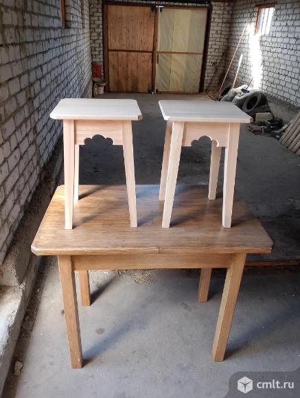 Стол с табуретами. Фото 1.