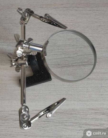 Держатель Третья рука JM 501 с лупой для пайки. Фото 1.