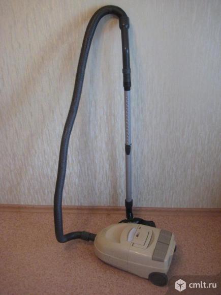 Пылесос Hitachi CV-2800. Фото 1.