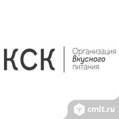 Работница(к) линии раздачи в ночь. Фото 1.