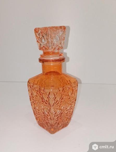 Штоф персикового оттенка с рельефным декором, стекло, пресс, пластик, СССР, 1980-1990 гг. Фото 1.