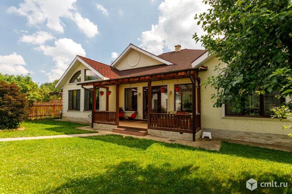 Дом 340 м2 на участке 10 сот.. Фото 1.