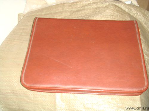 Папка новая  с закрывающеся молнией по периметру.. Фото 1.