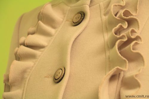 Элегантное пальто в романтическом стиле. Фото 6.