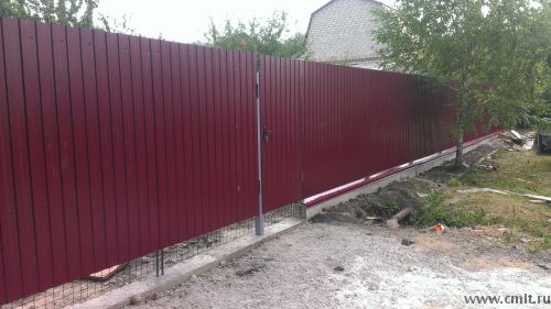 Забор из профнастила. Изготовление заборов из профлиста любой сложности. Установка забора из металлопрофиля. (Индивидуальное жилищное строительство)