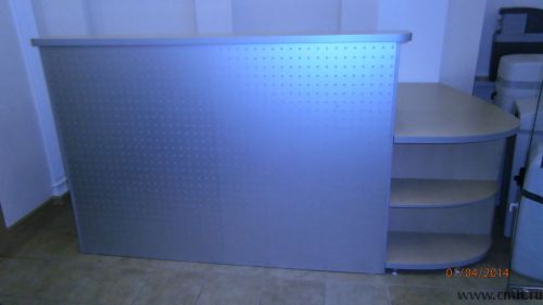 Стойка ресепшн б/у. Фото 1.