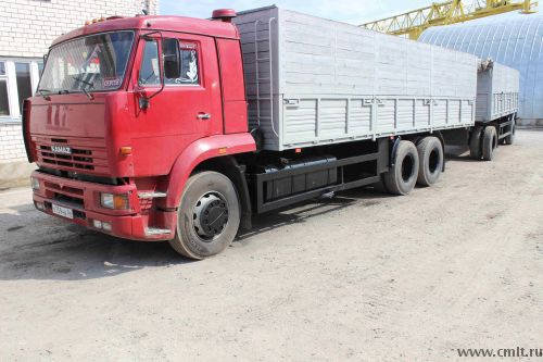 Камаз 65117 зерновоз с прицепом маз. Фото 1.