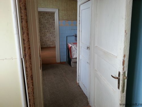 Продажа, обмен с доплатой до 500 тыс. руб. на дом, полдома в Воронеже, 3-к квартира,52.1/40.6/7.4 кв.м,3/3 эт.кирп. сталинка, высокие потолки 3.5м,телефон,крыша не течет,чистая продажа, собственник.