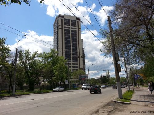 Продажа, обмен с доплатой до 500 тыс. руб. на дом, полдома в Воронеже, 3-к квартира,52.1/40.6/7.4 кв.м,3/3 эт.кирп. сталинка, высокие потолки 3.5м,телефон,крыша не течет,чистая продажа, собственник.