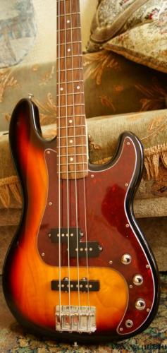 Бас-гитара Ashtone AB-11