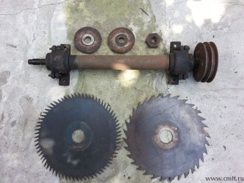 Вал на циркулярную пилу и диски продольные.. Фото 1.