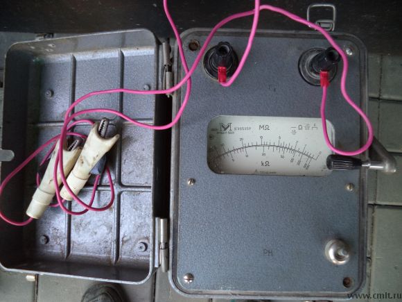 Мегаомметр. Фото 1.