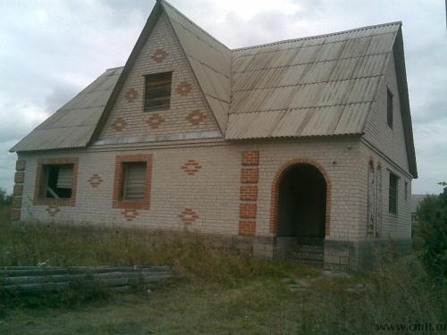 Недостроенный дом. Фото 1.