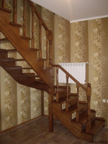 Деревянные лестницы из дуба и сосны. Фото 1.