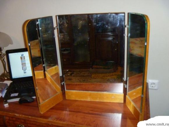 Зеркало трельяжное настольное на деревянной основе. Фото 1.